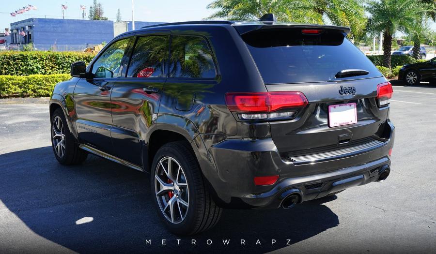  Jeep Grand Cherokee Gloss Metallic Black by MetroWrapz 2016 года  (фото 2 из 6)